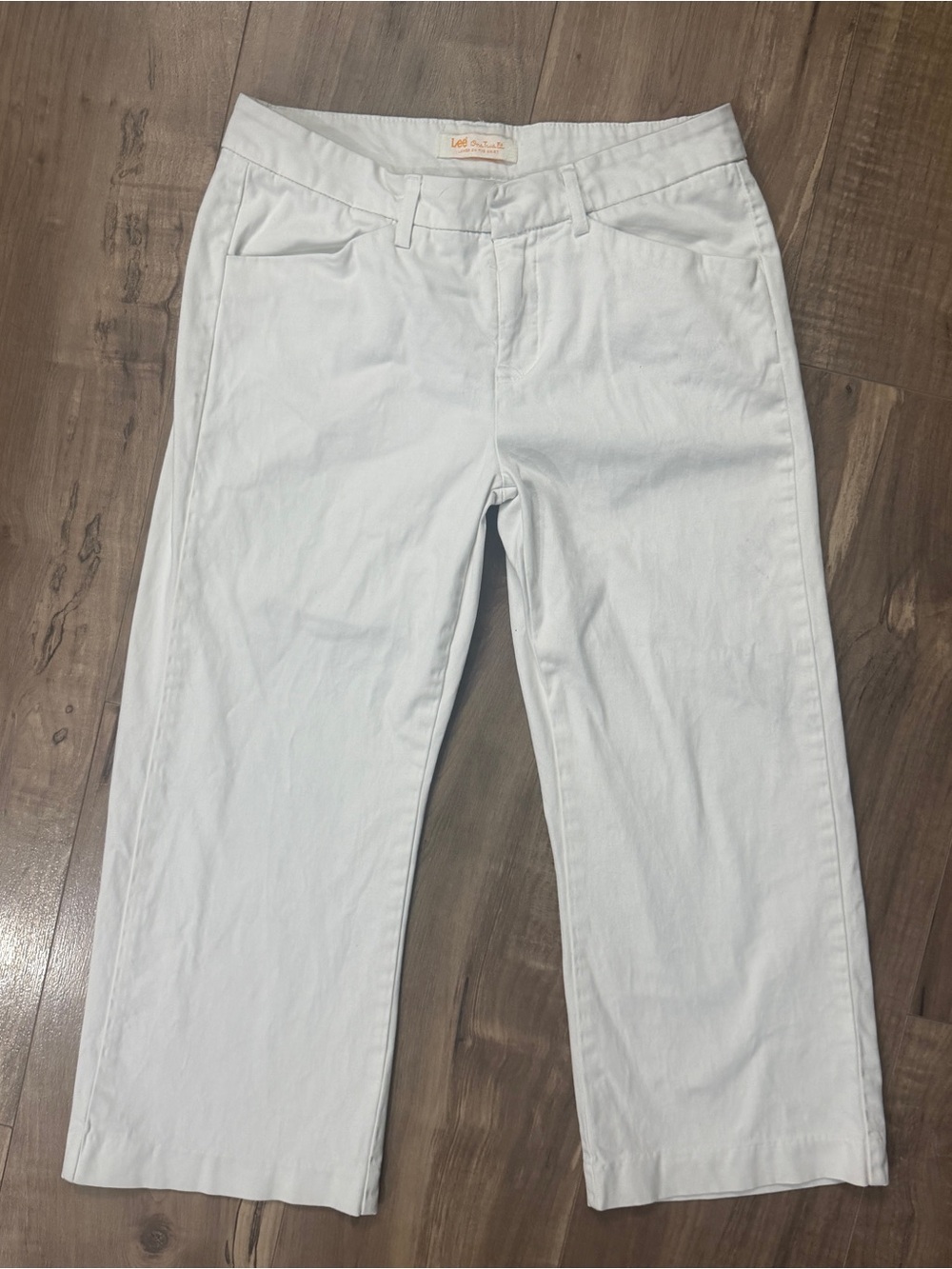 Women’s Lee low rise white Capri pants - size 3/4